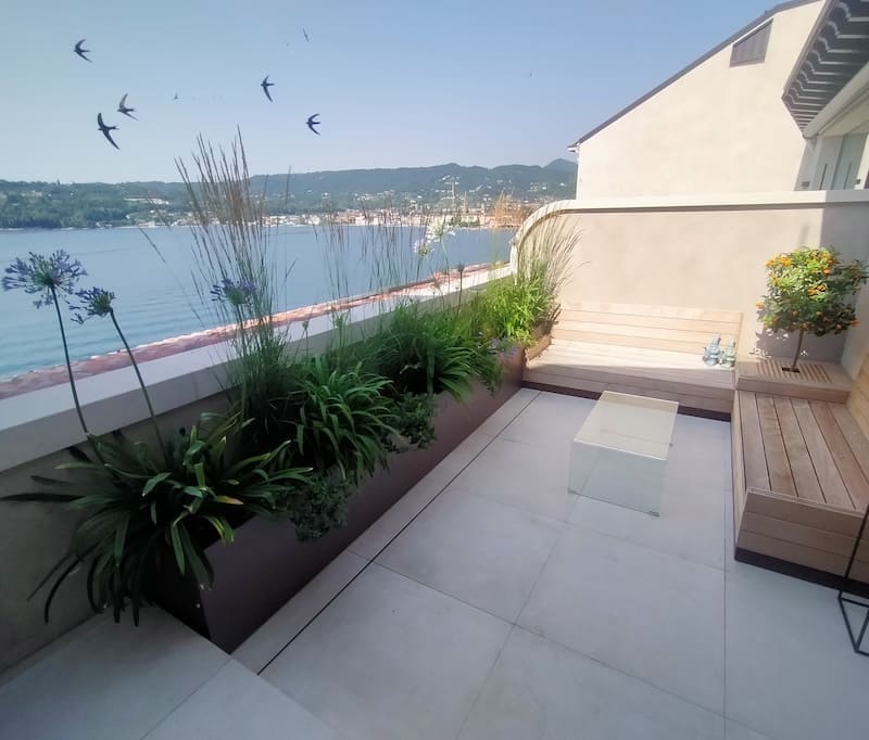 Aiuola curata da LS Giardini